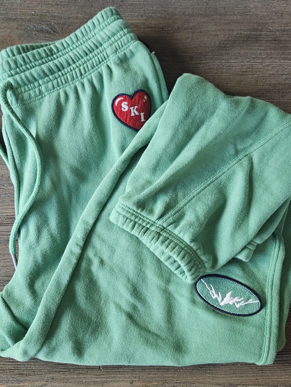 Aerie Mint Green Jogger Sweatpants with Heart Patch Applique Sz XS